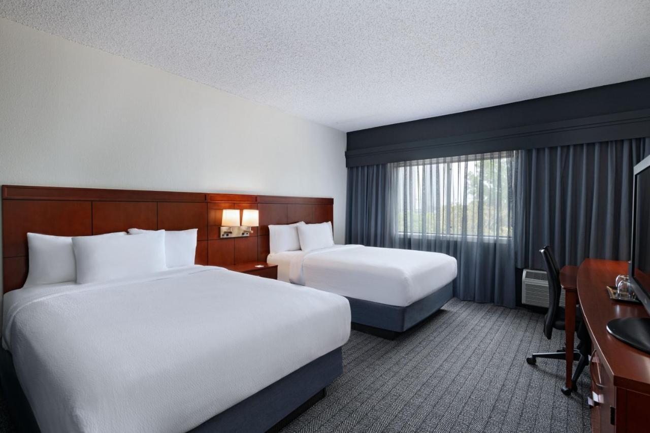 Courtyard By Marriott Dallas Arlington Entertainment District Exteriér fotografie